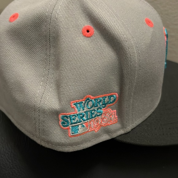 LA Dodgers (South Beach Colorway) New Era Fitted Size 7.5 Baseball Cap - Picture 2 of 4